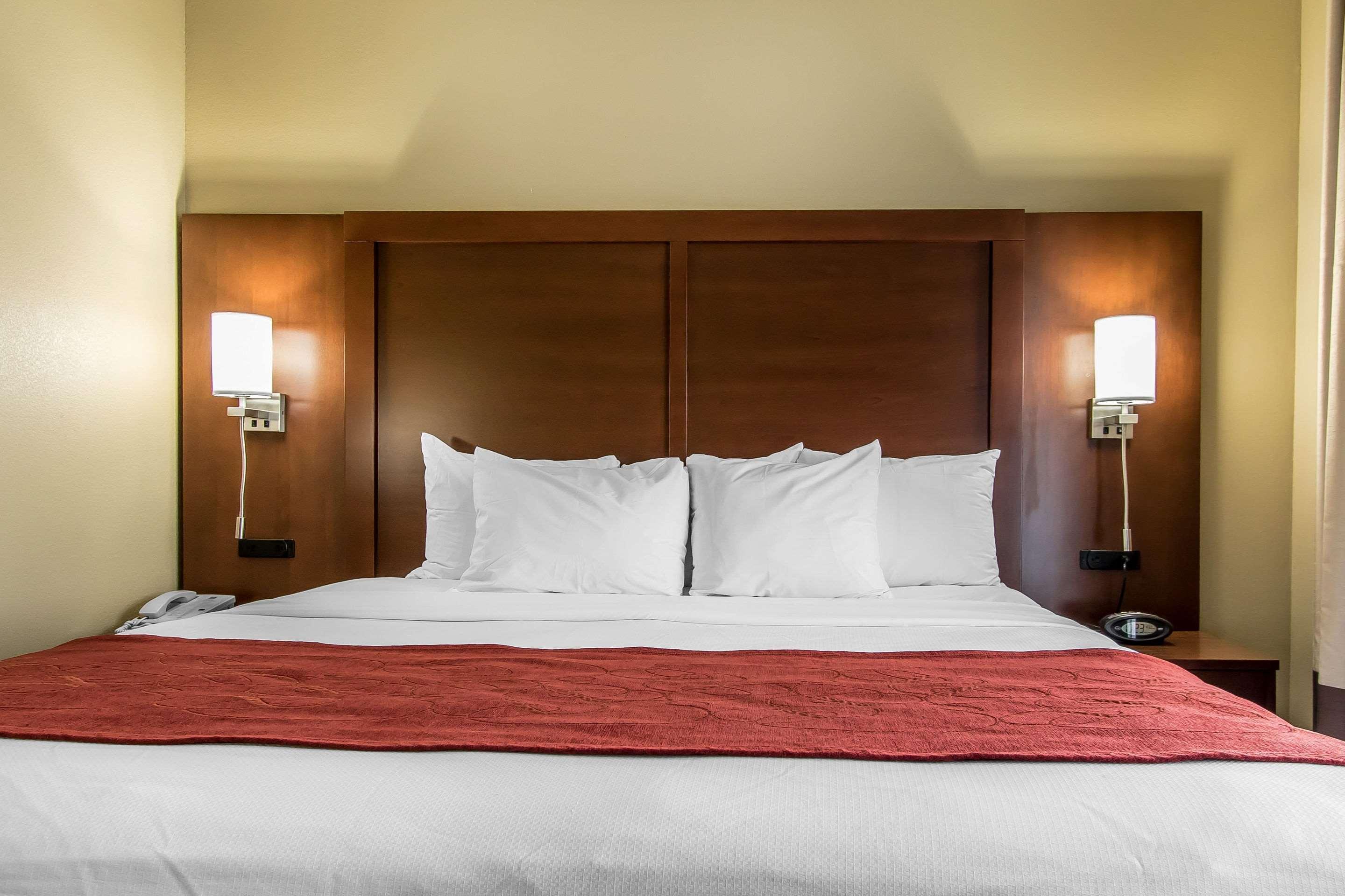 Comfort Suites Ефингам Екстериор снимка