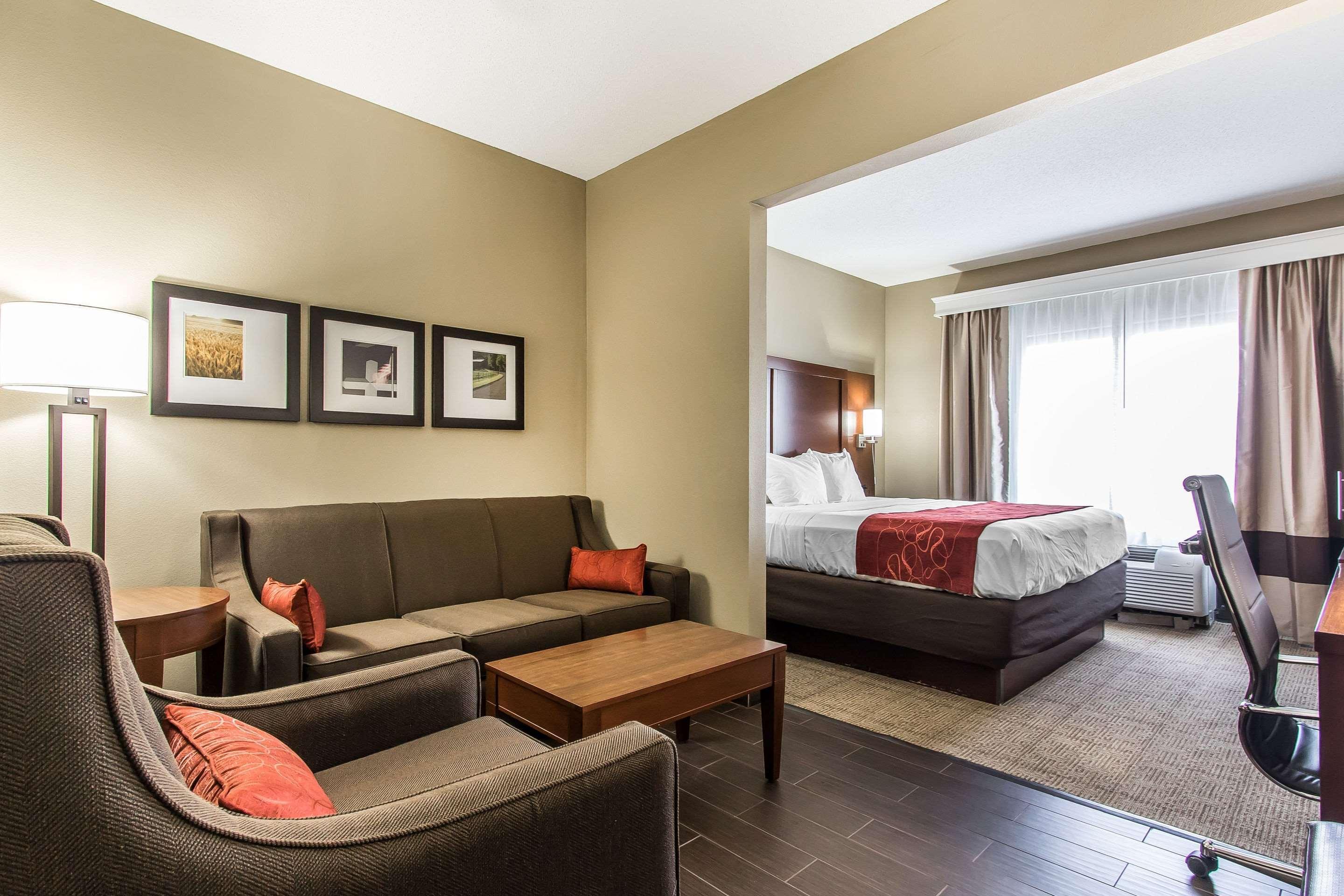 Comfort Suites Ефингам Екстериор снимка
