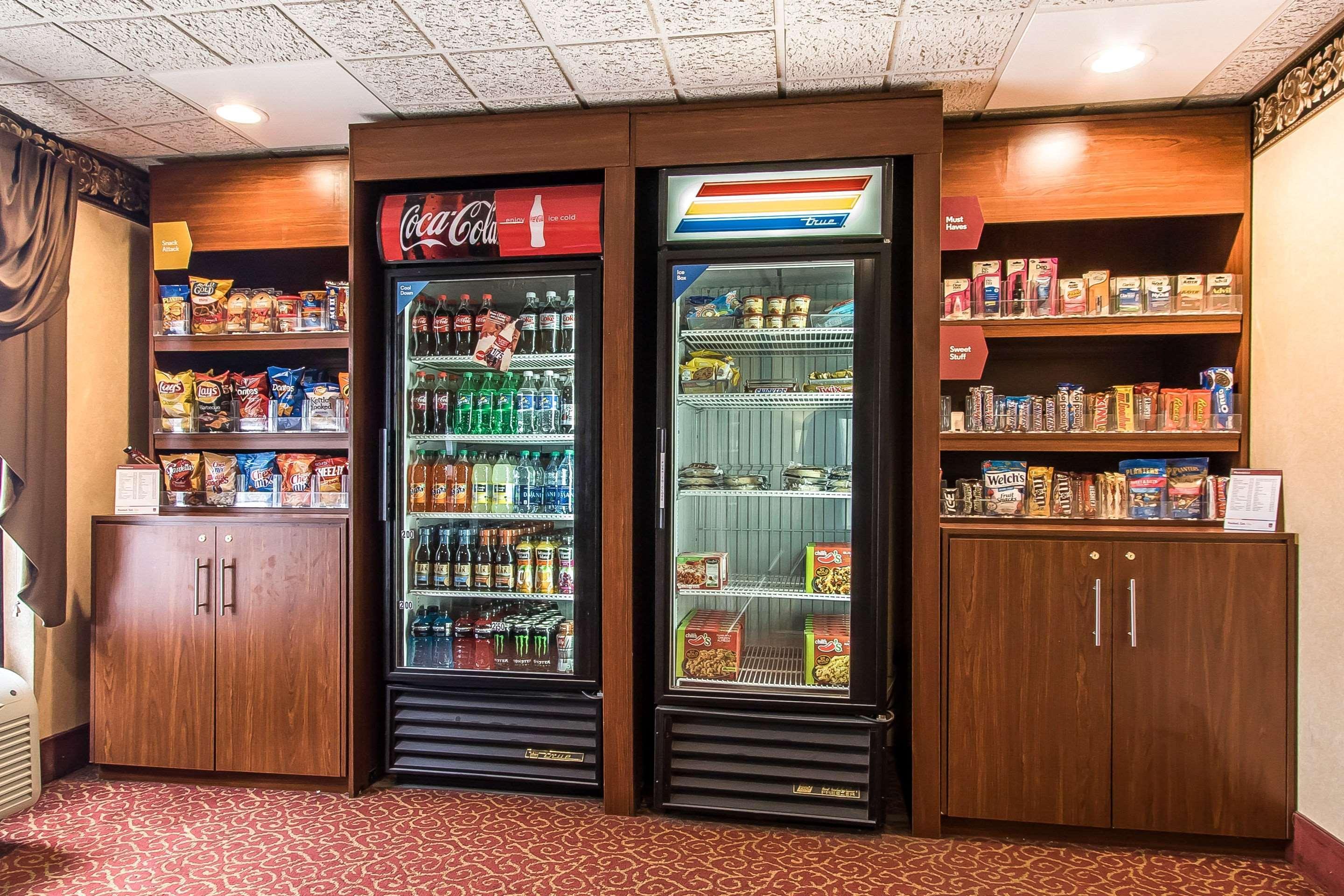 Comfort Suites Ефингам Екстериор снимка