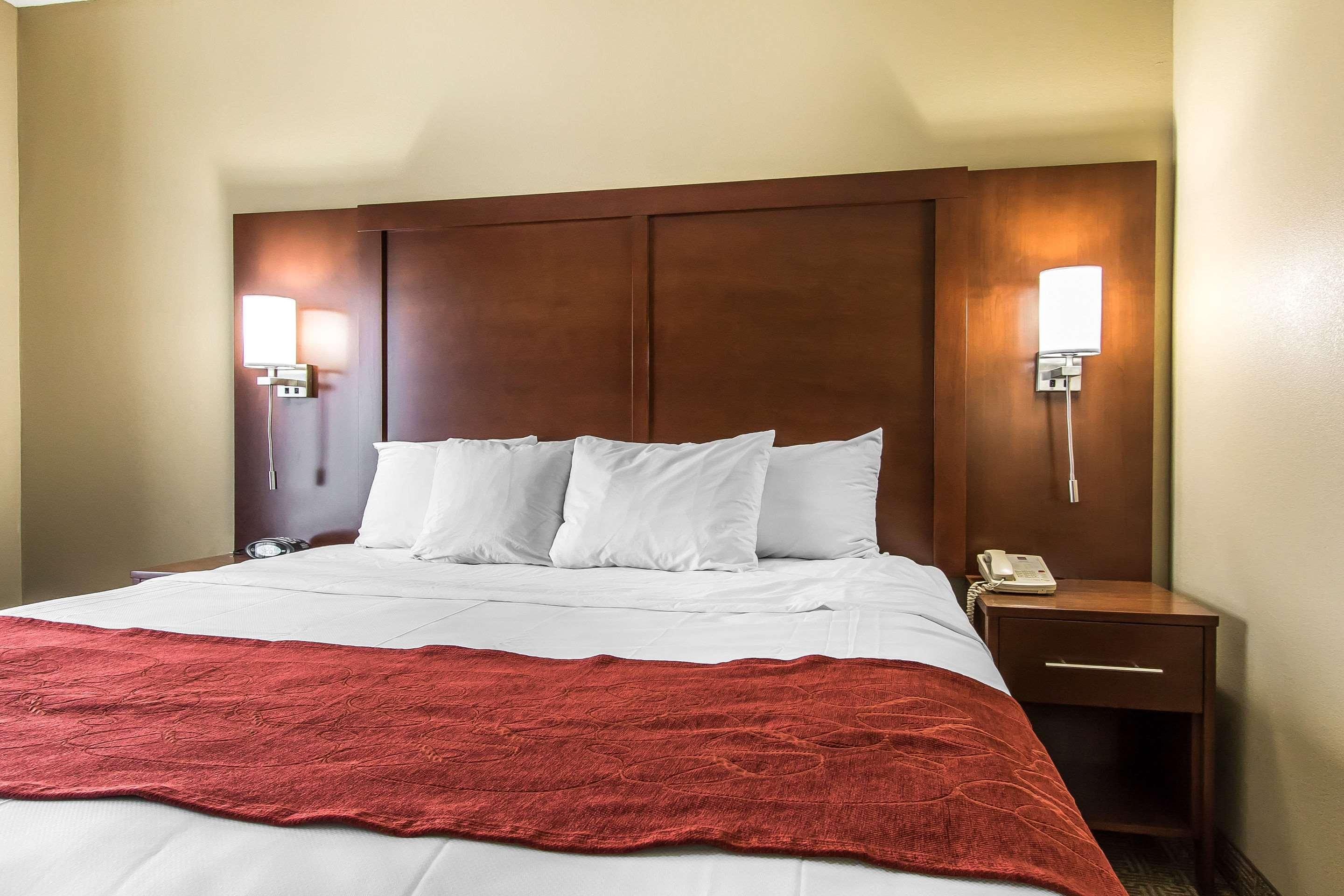 Comfort Suites Ефингам Екстериор снимка