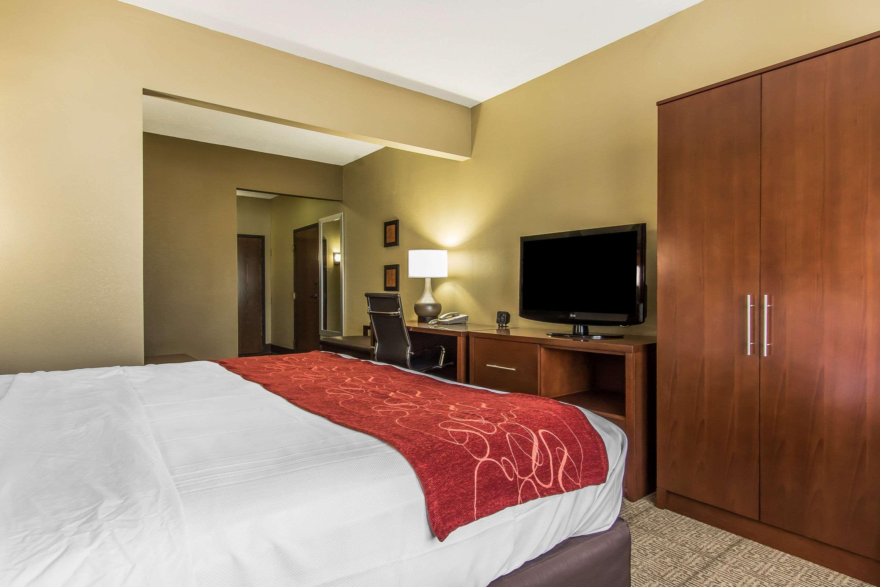 Comfort Suites Ефингам Екстериор снимка