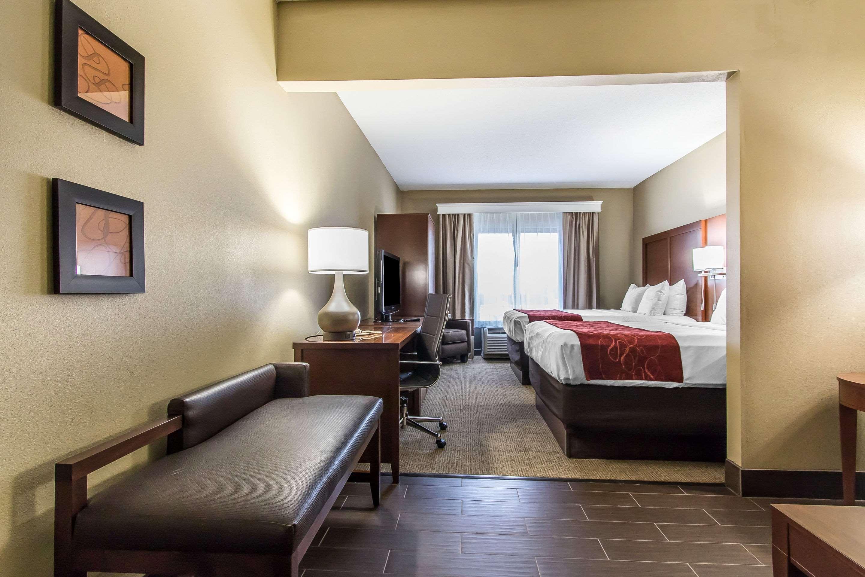 Comfort Suites Ефингам Екстериор снимка