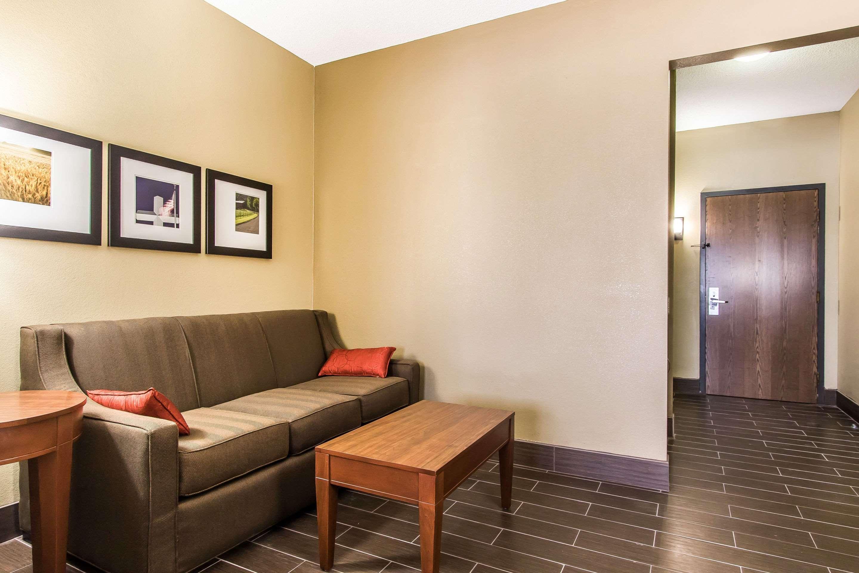 Comfort Suites Ефингам Екстериор снимка
