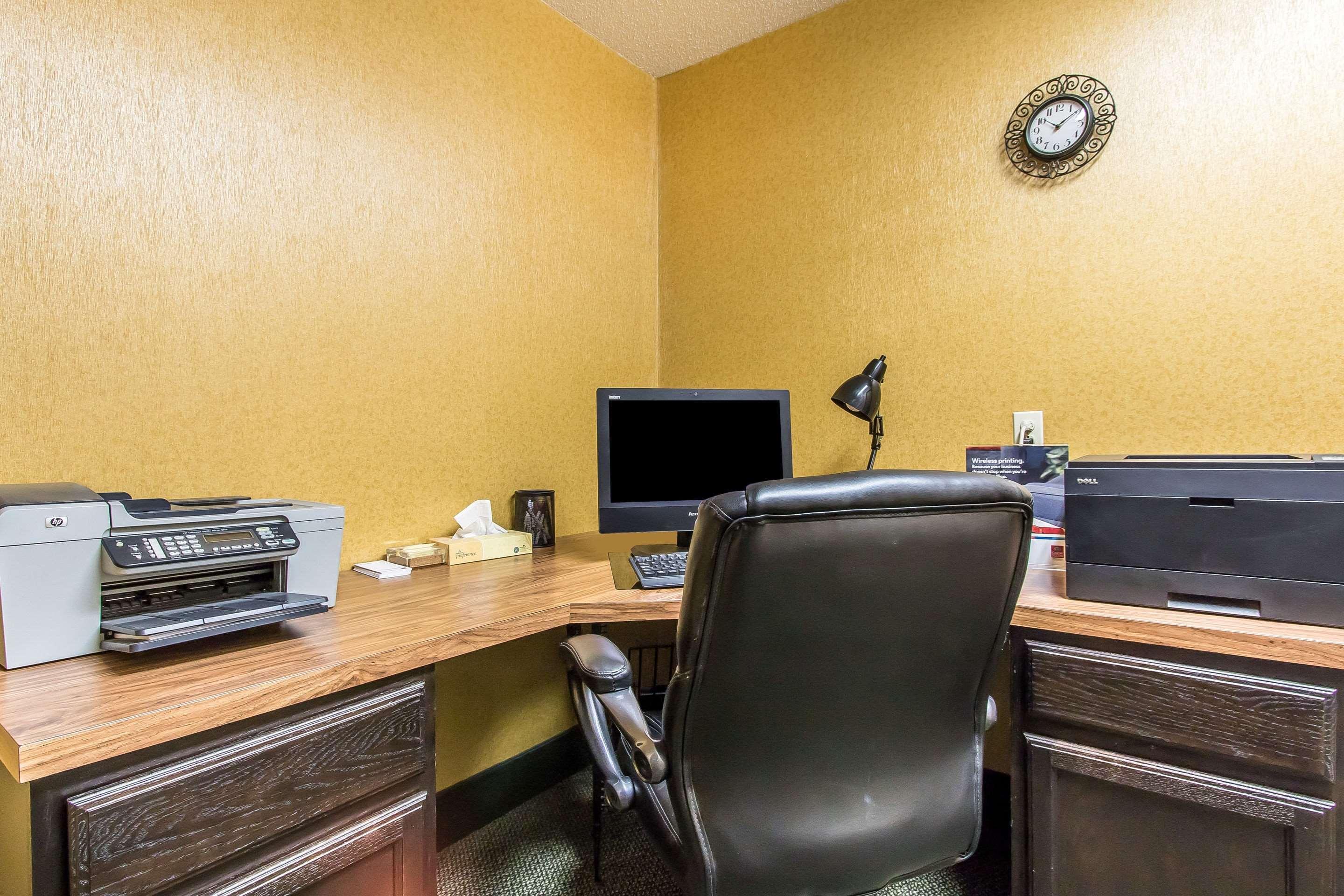 Comfort Suites Ефингам Екстериор снимка