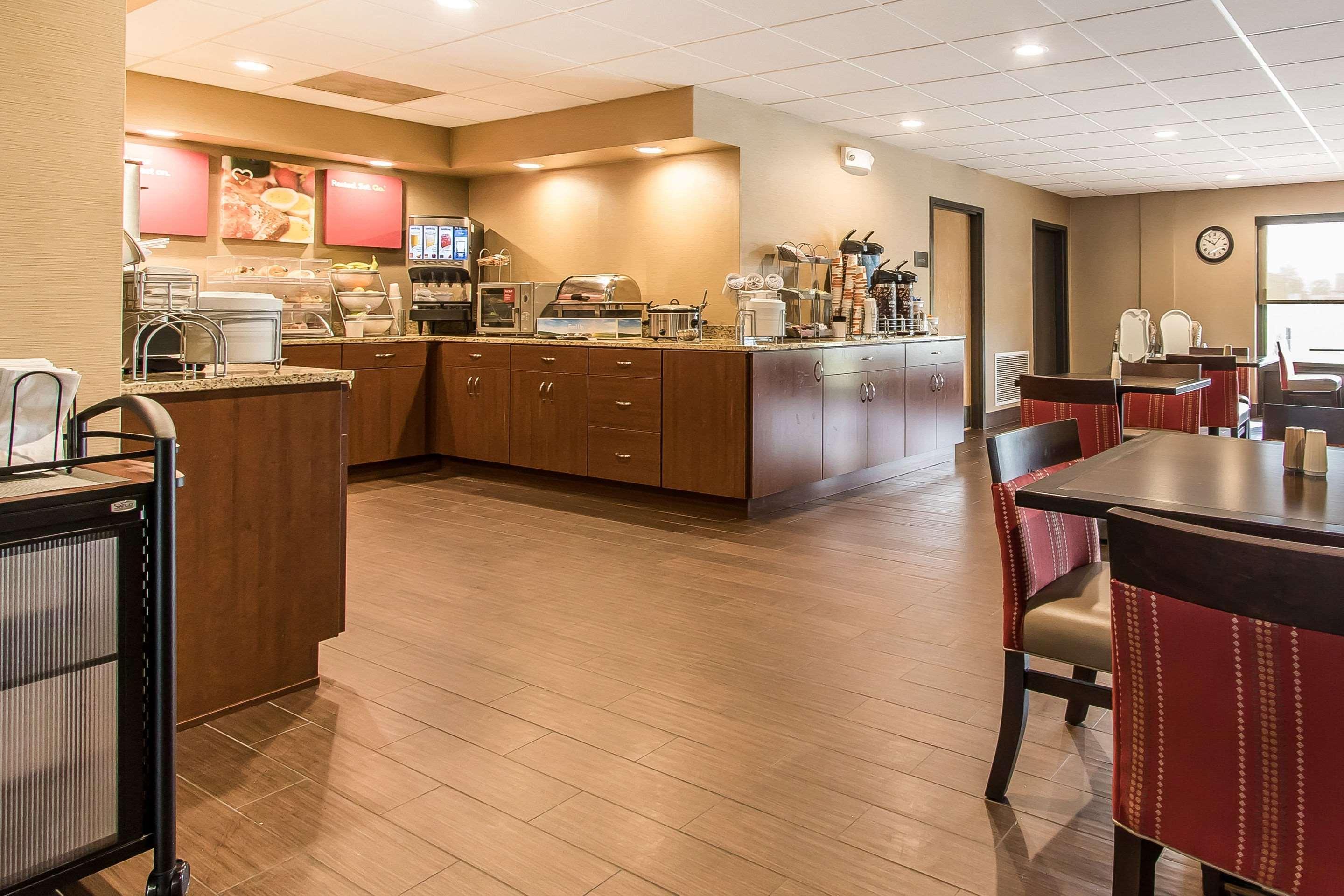 Comfort Suites Ефингам Екстериор снимка